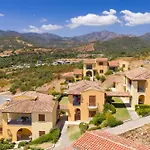 Corte Di Gallura 公寓式酒店 3*