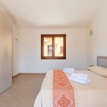 מלון דירות Corte Di Gallura 3*