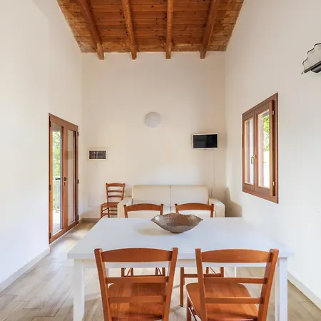 Corte Di Gallura Aparthotel 3*