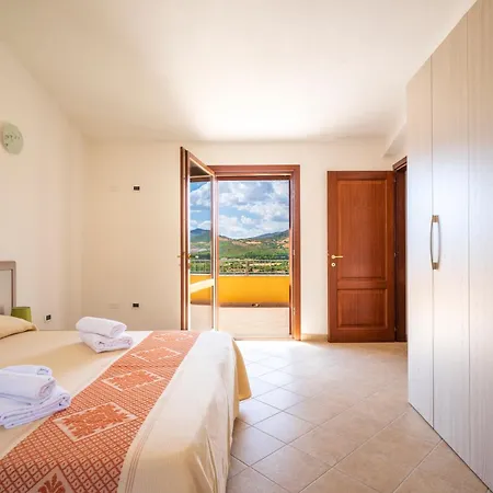 מלון דירות Corte Di Gallura 3*